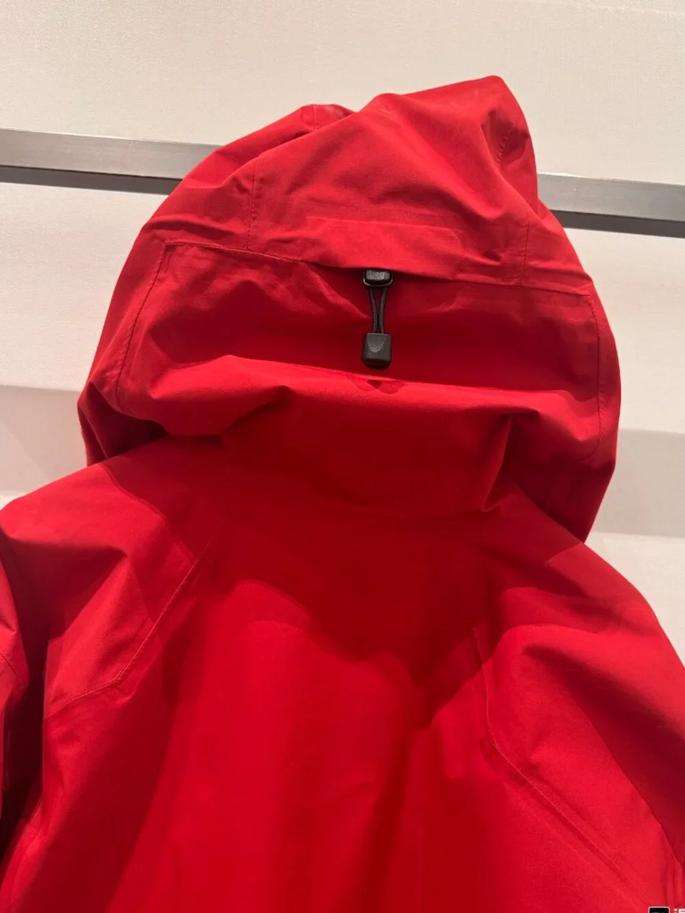 Arc'teryx Alpha SV Two-Tone Hardshell Jacket